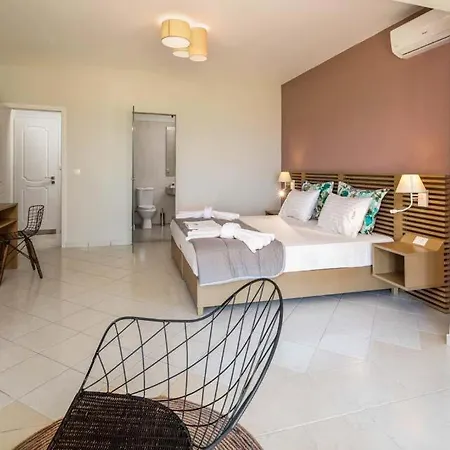 Ai Giannis Sleeps 7 Pool Air Con Wifi Keri