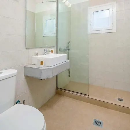 Ai Giannis Sleeps 7 Pool Air Con Wifi Keri