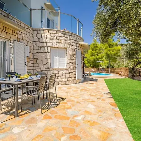 Villa Ai Giannis Sleeps 7 Pool Air Con Wifi